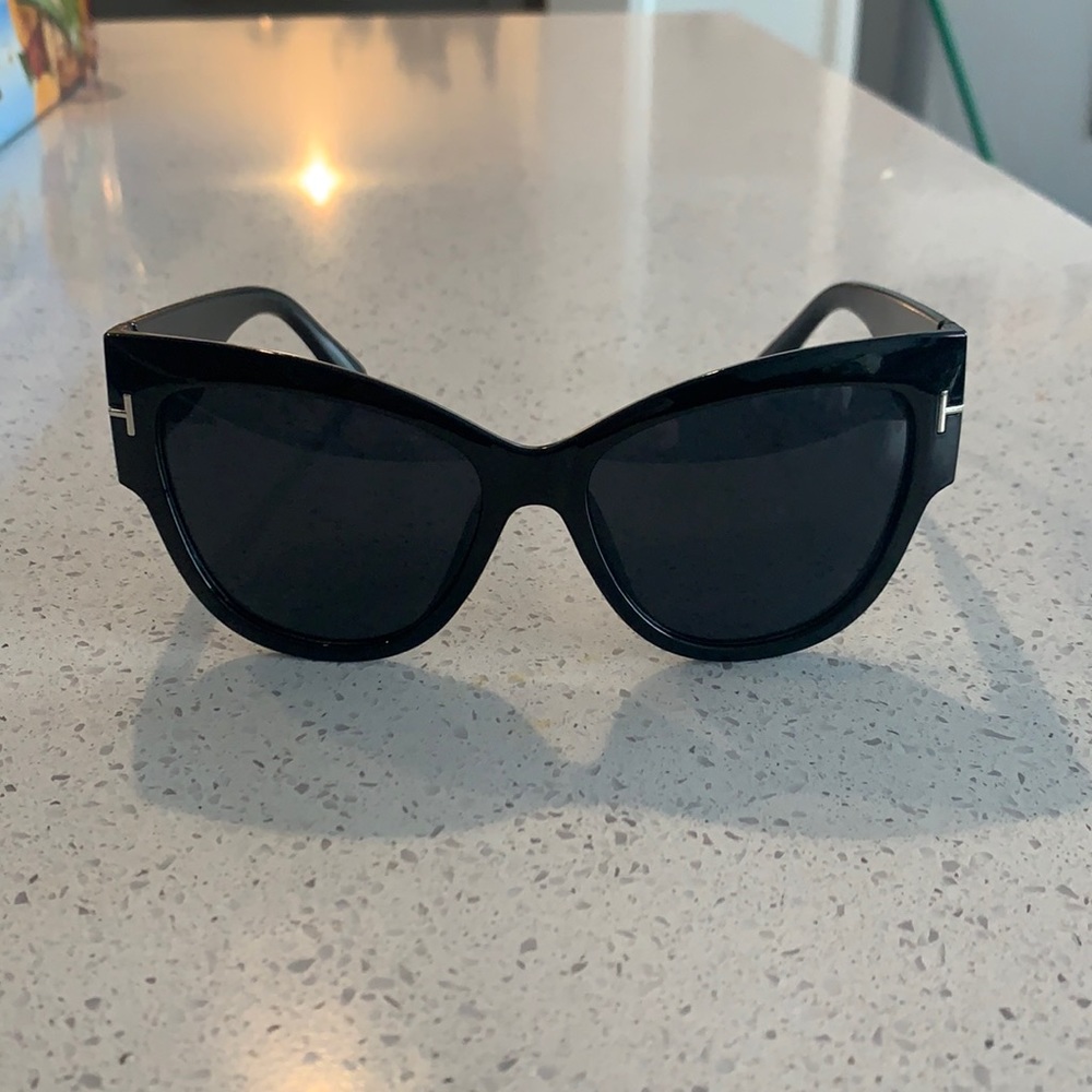 Cat eye sunglasses